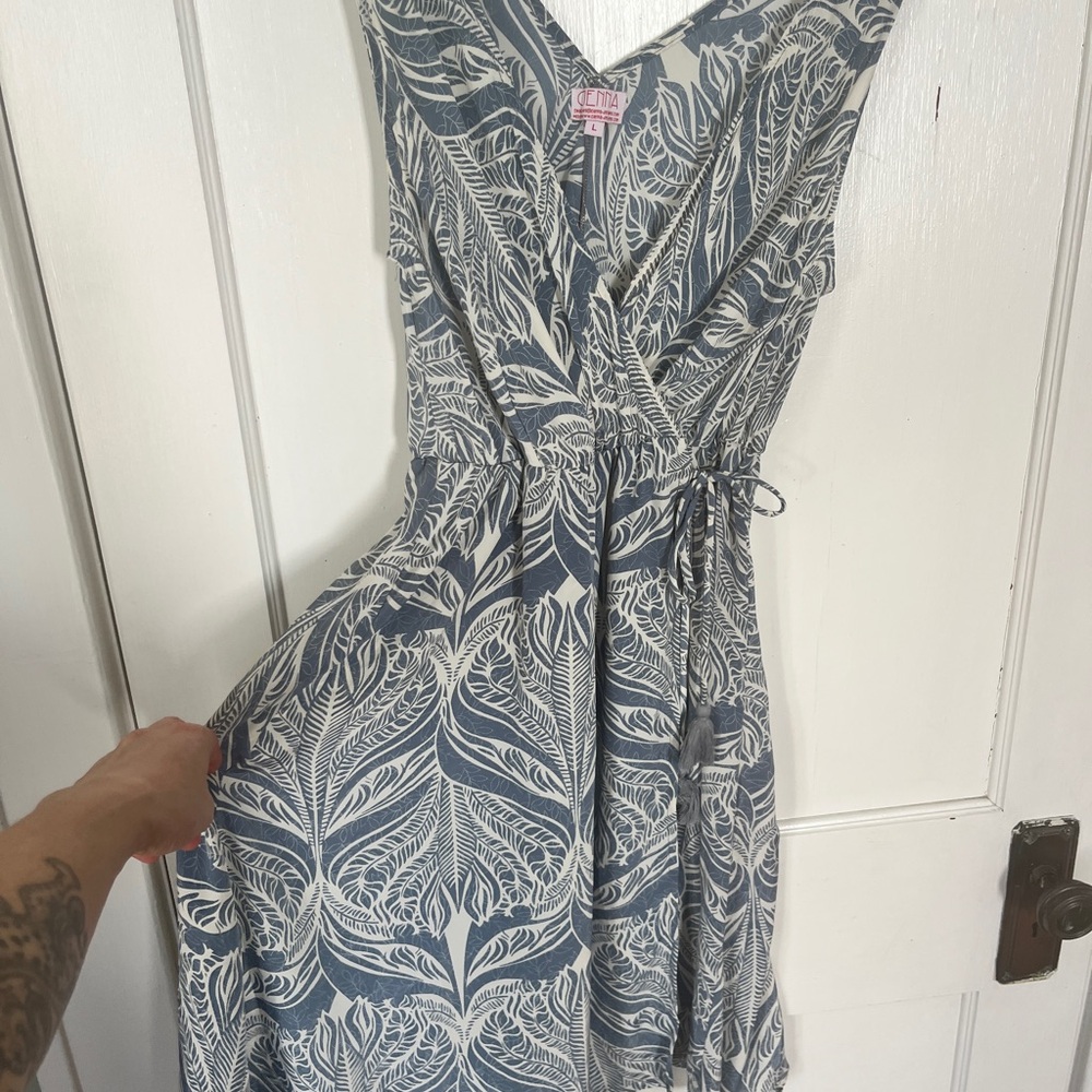 Elegant Blue and White Leaf Print Wrap Dress